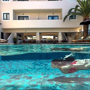 La Stella Suites